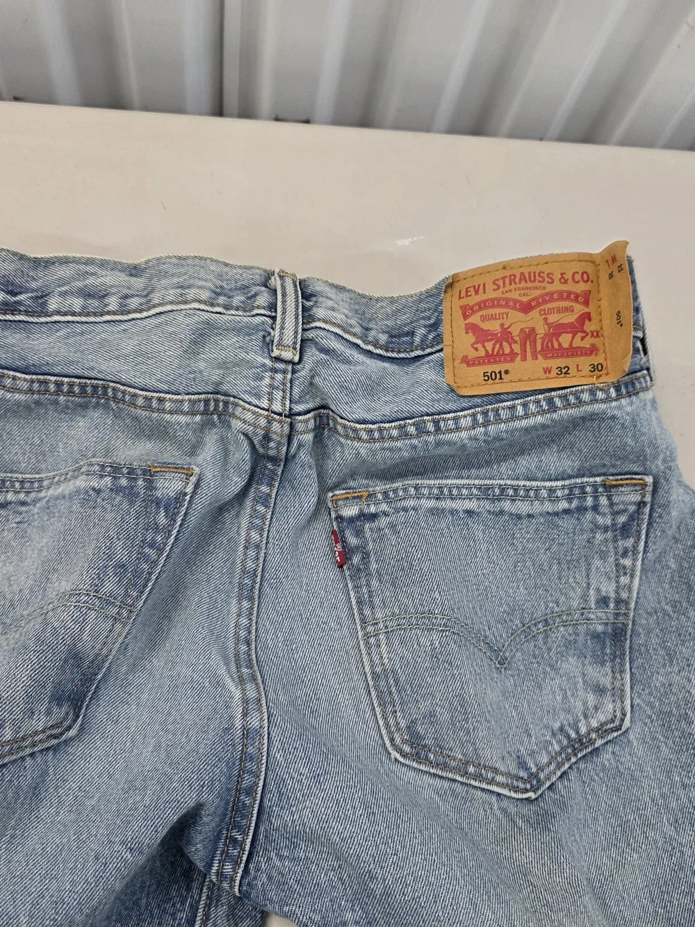 Levi's 501 Button Fly Jeans Men's Size 32x30 - Picture 6 of 8